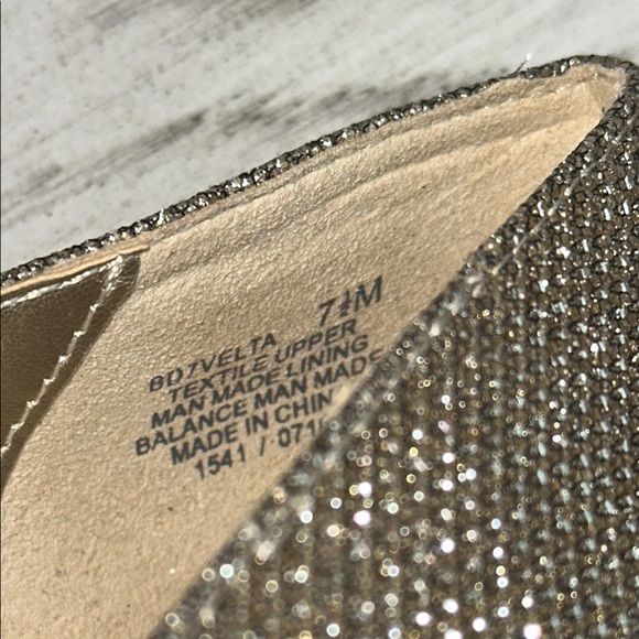 Bandolino Gold Shimmer Pumps High 3 Inch Size 7.5M Women's Great Condition - Picture 5 of 8